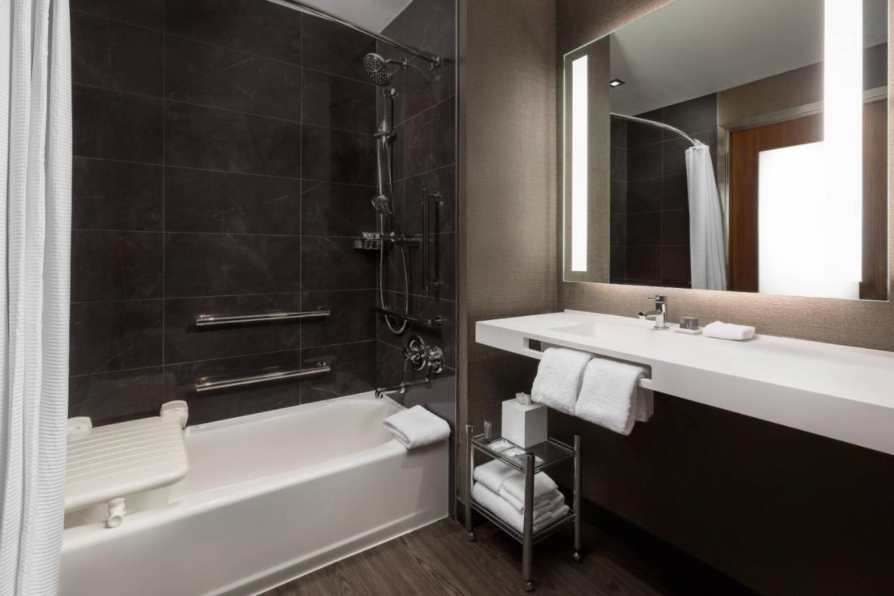Ac Hotel By Marriott New York Times Square Екстериор снимка